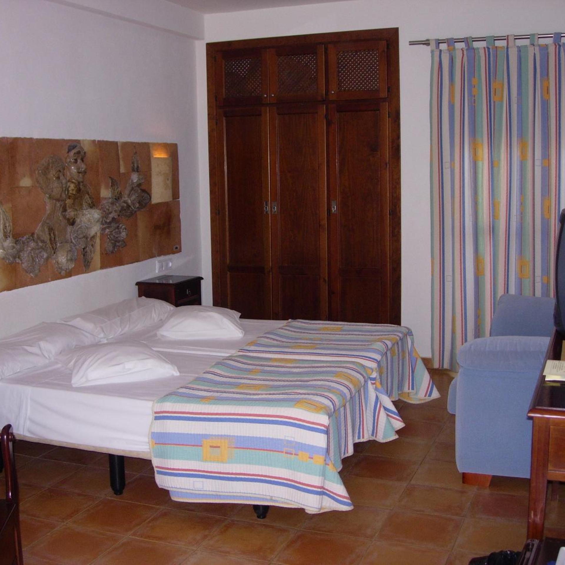ROOM, DOUBLE BED, WITH EXTRA BED