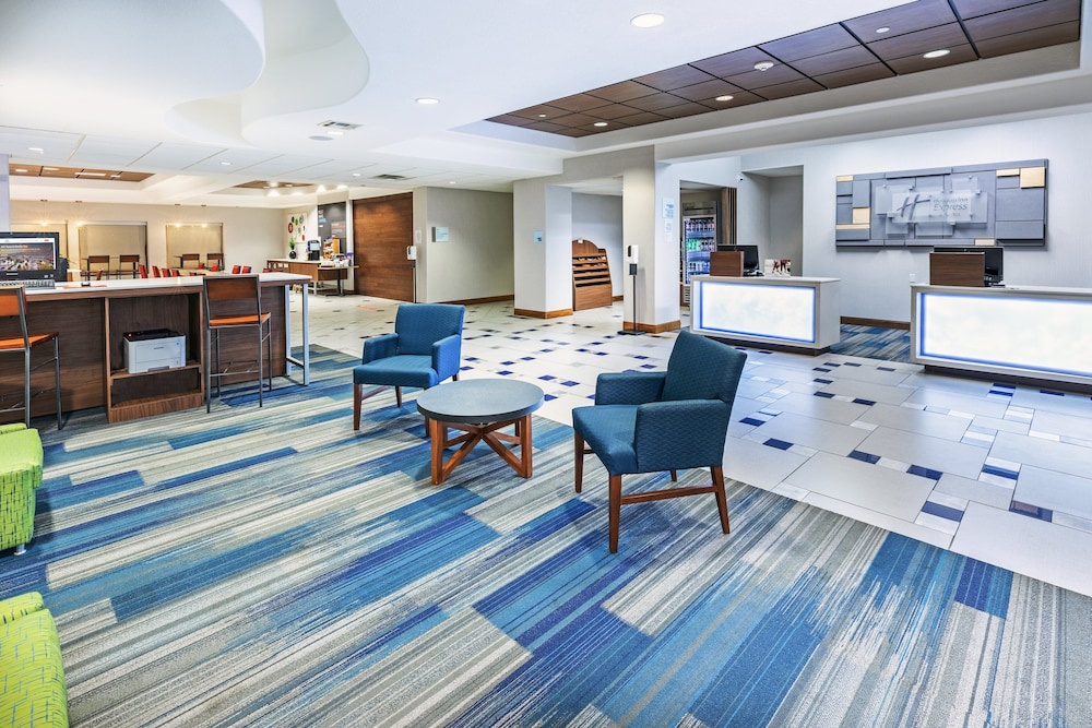 Holiday Inn Express Hotel Suites Hutto 60/72