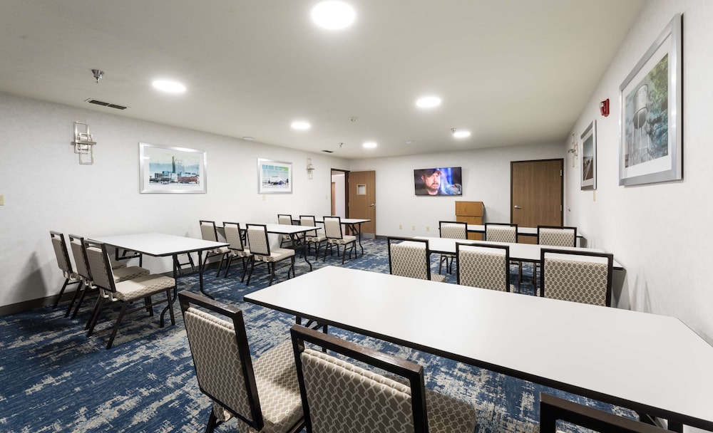Best Western Abilene Inn Suites 27/34