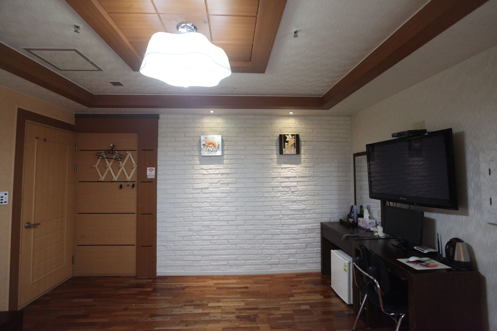 CNN Hotel 42/50