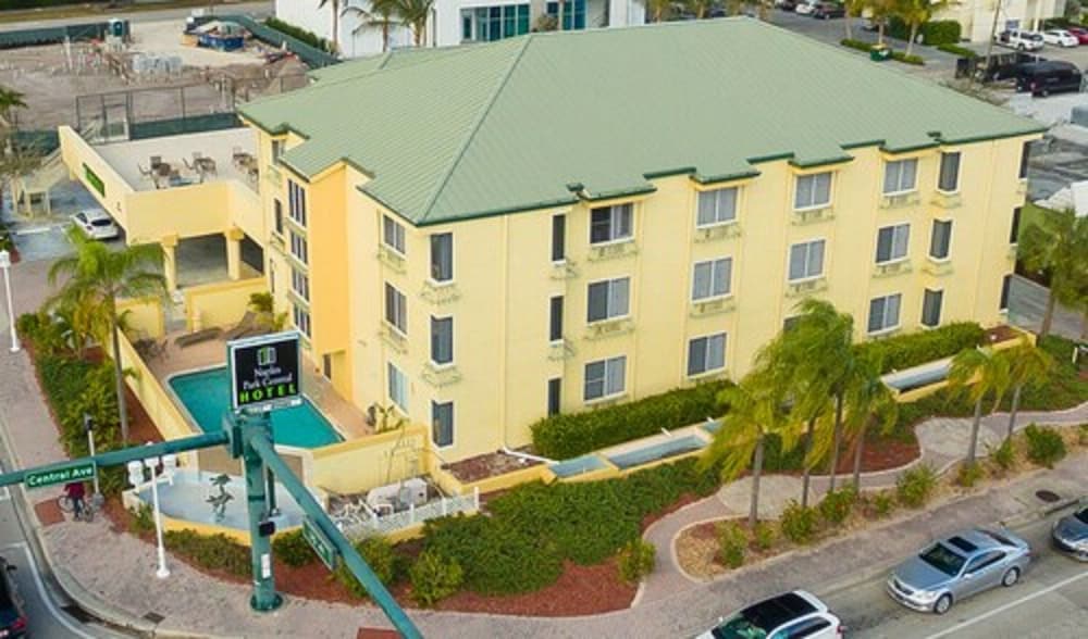 Naples Park Central Hotel 38/50
