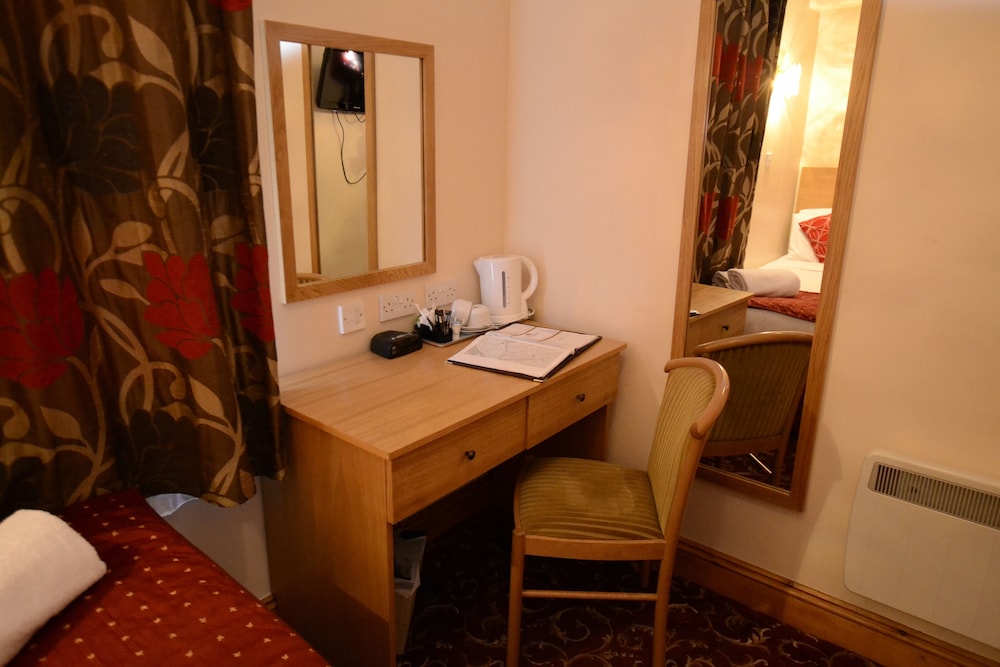 Britannia Inn Hotel Ilford 44/64