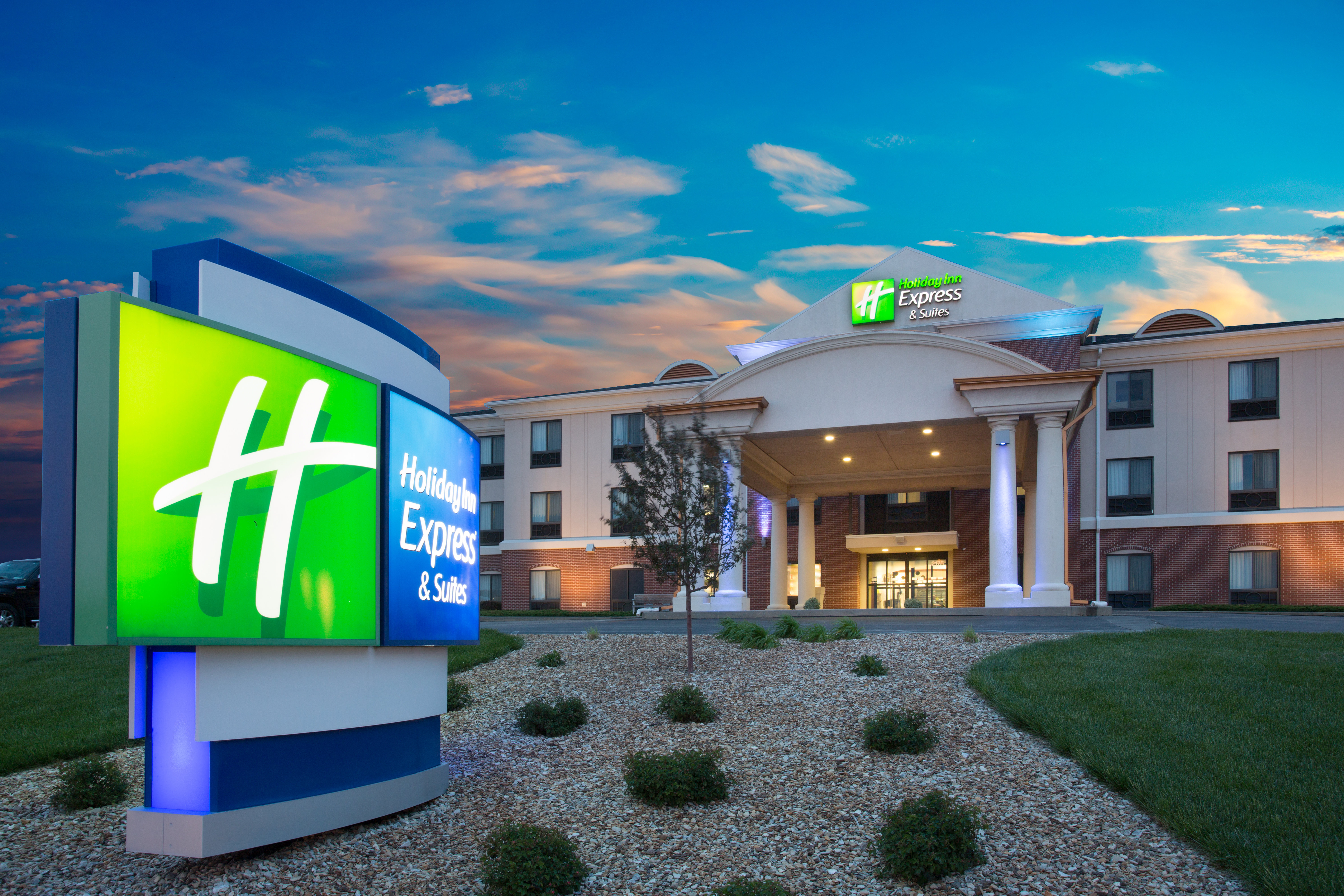 Holiday Inn Express Hotel Suites Concordia Us81 58/59