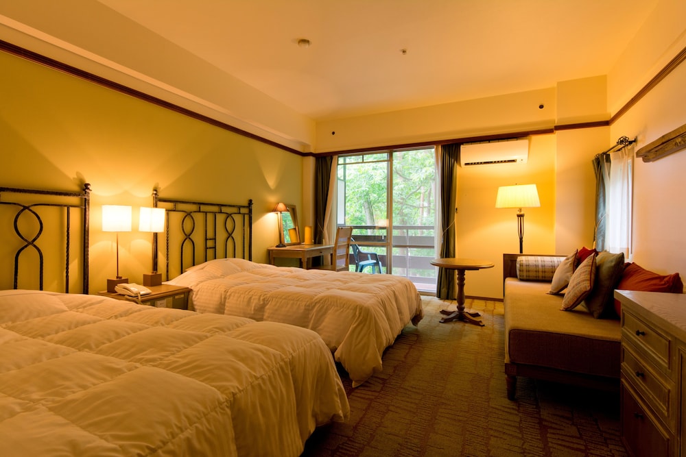 HOTEL VILLAGE 6/50