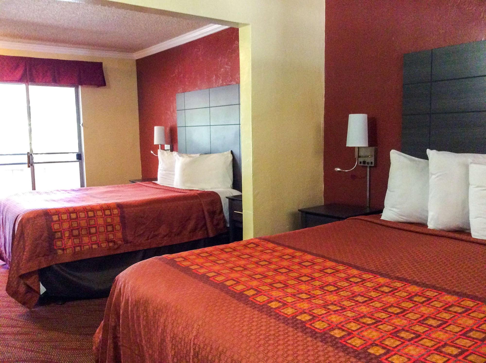 Room, 2 Queen Beds, No Air Condition, Accessible