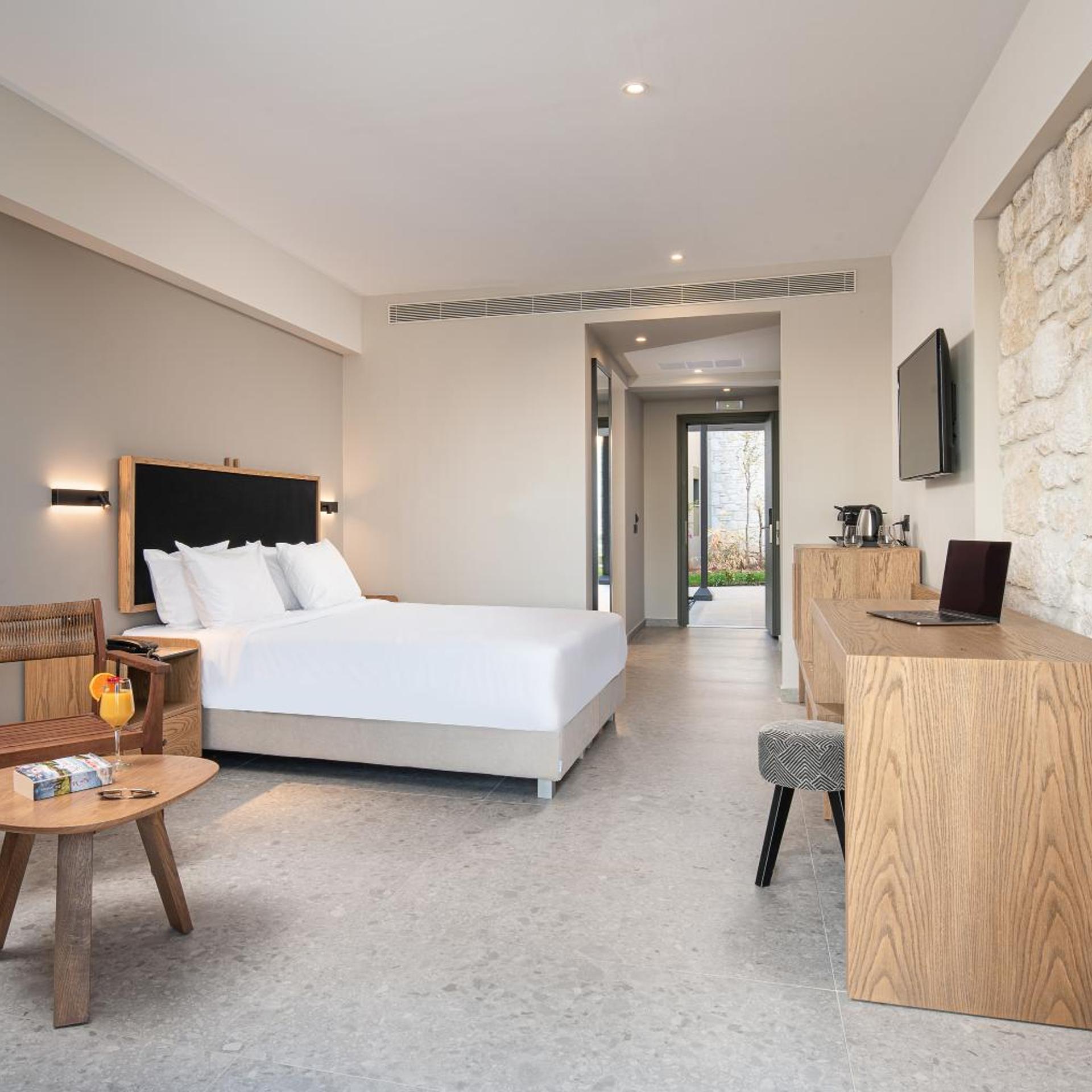 Superior, Double or Twin Bed, Lateral Side Sea View