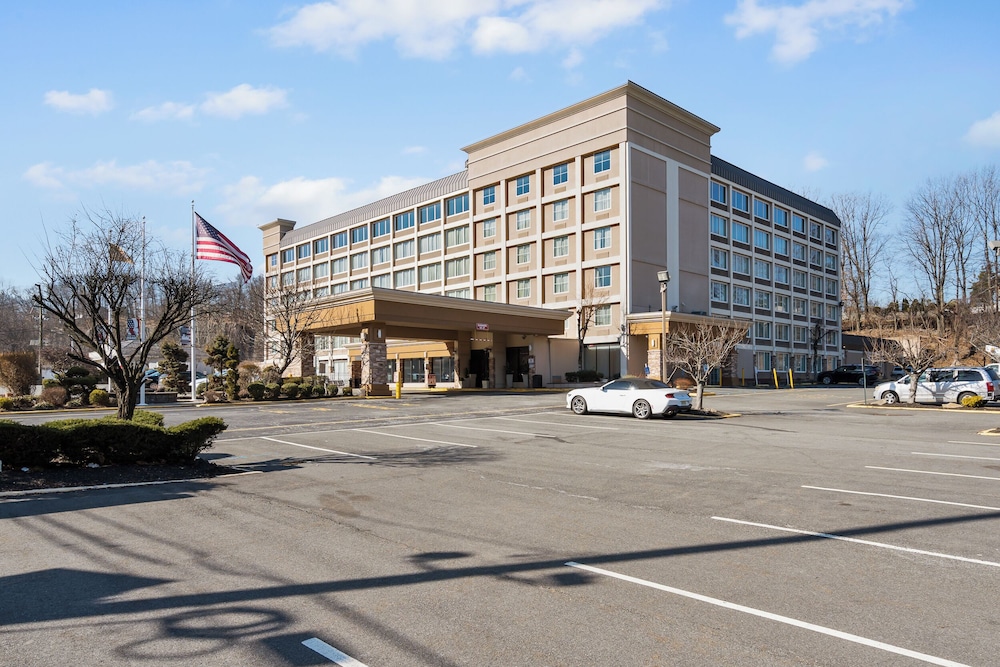 Executive Inn - Fort Lee 38/44
