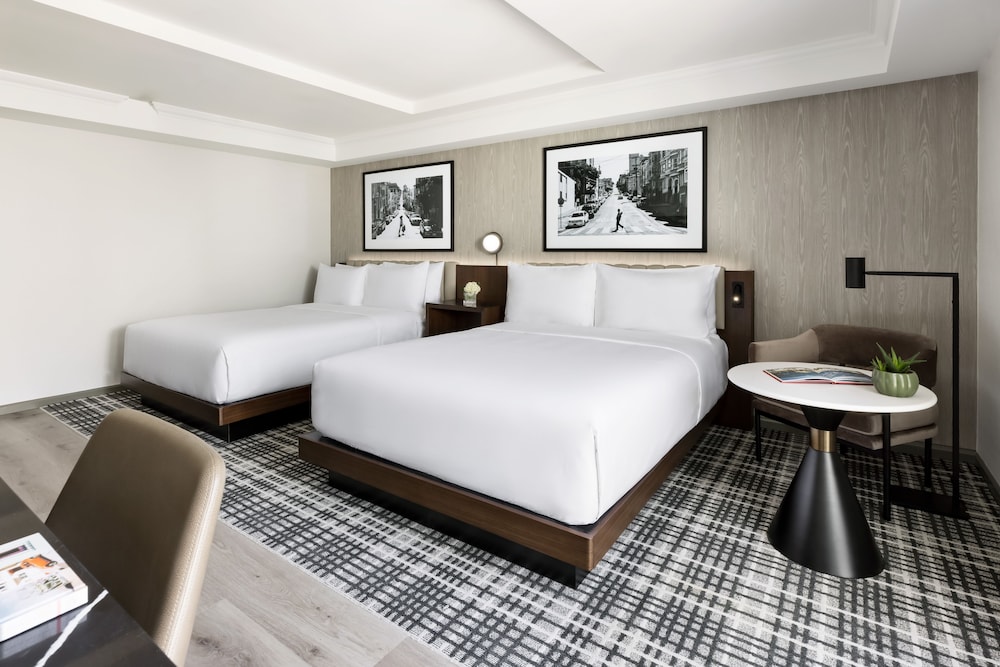 Room, 2 Queen Beds, Bathtub
