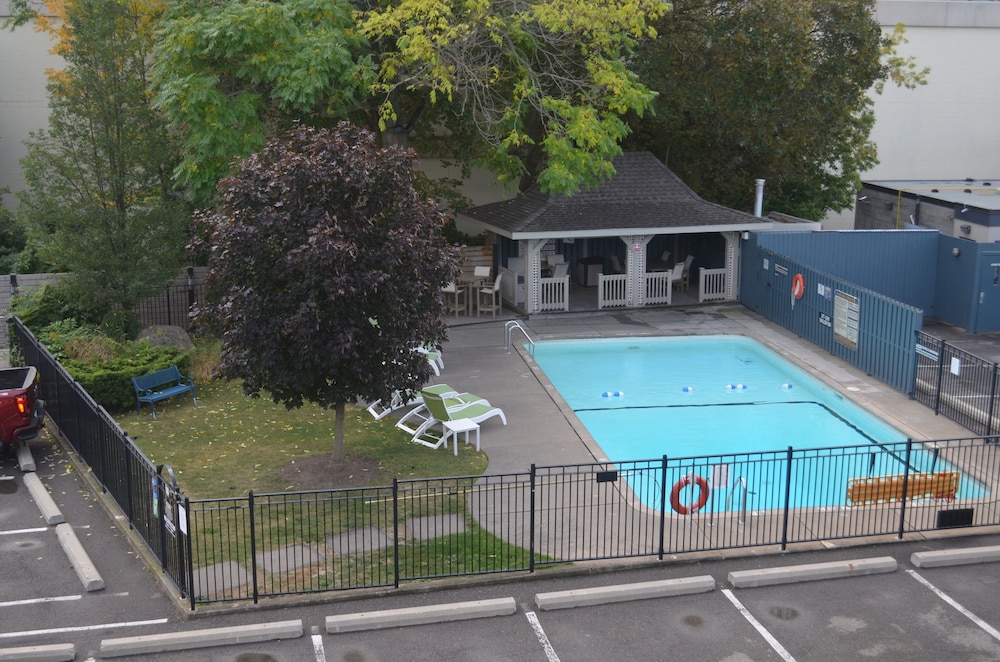 Travelodge by Wyndham Niagara Falls at the Falls 27/35