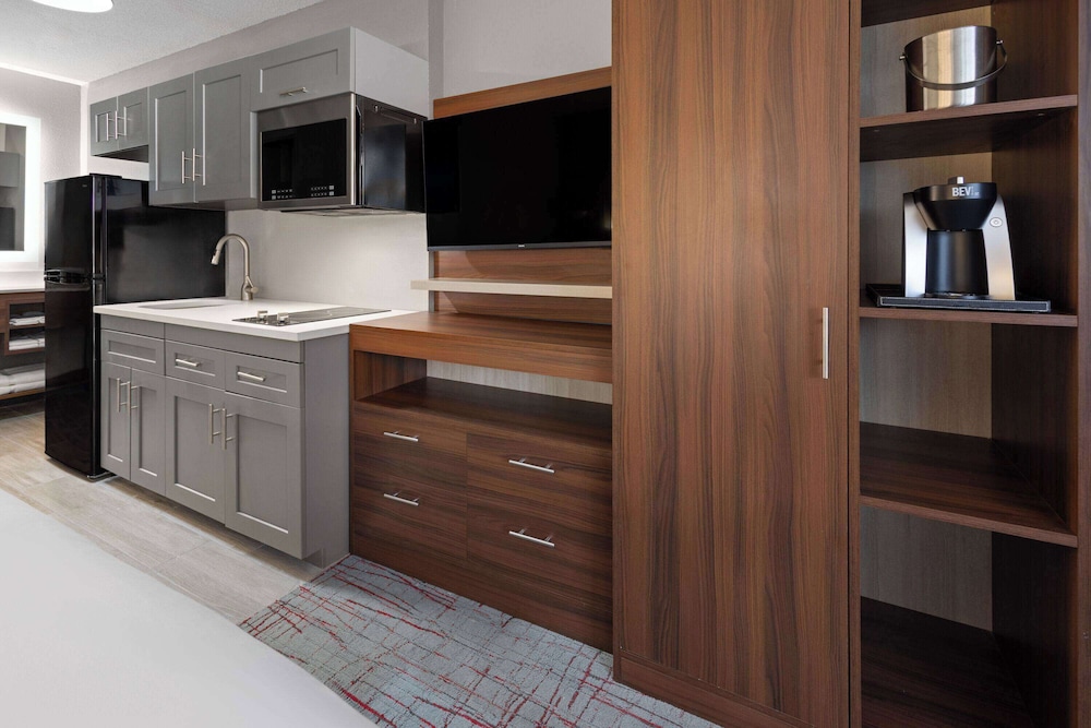 Hawthorn Extended Stay by Wyndham Columbia / Ft. Jackson 42/55