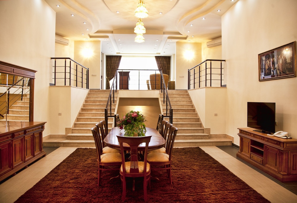 Multi Grand Hotel 46/68