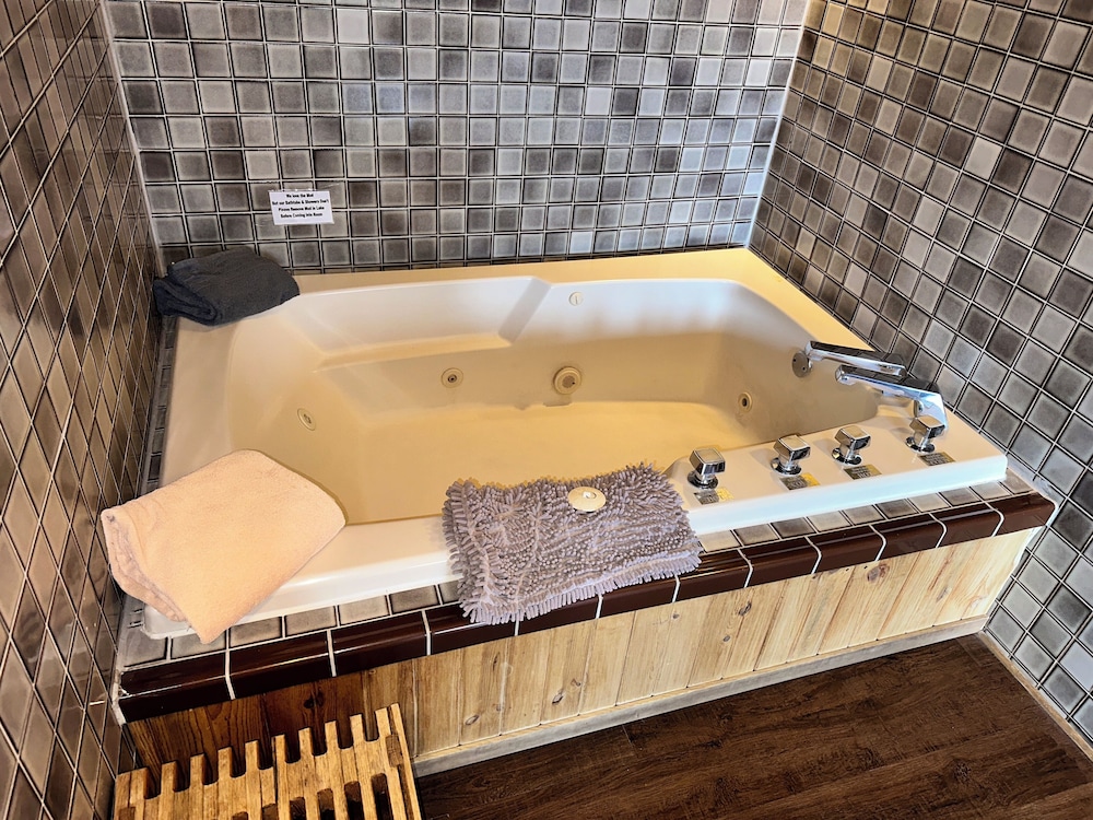 Family, Cabin, King and Queen Bed, Two Story