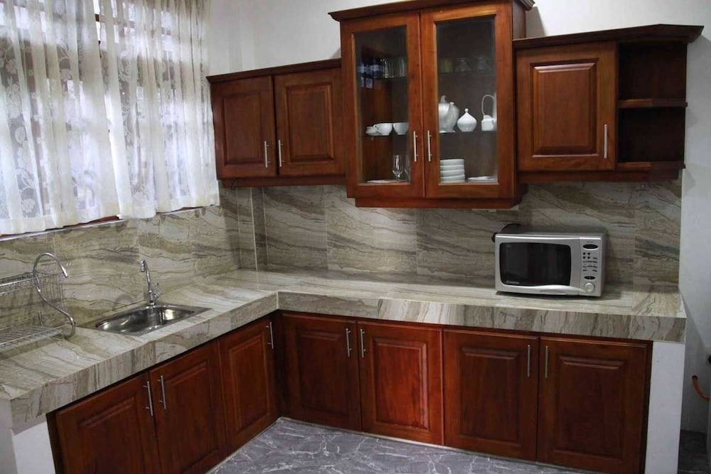 Coral Palm Villa And Apartment 10/50