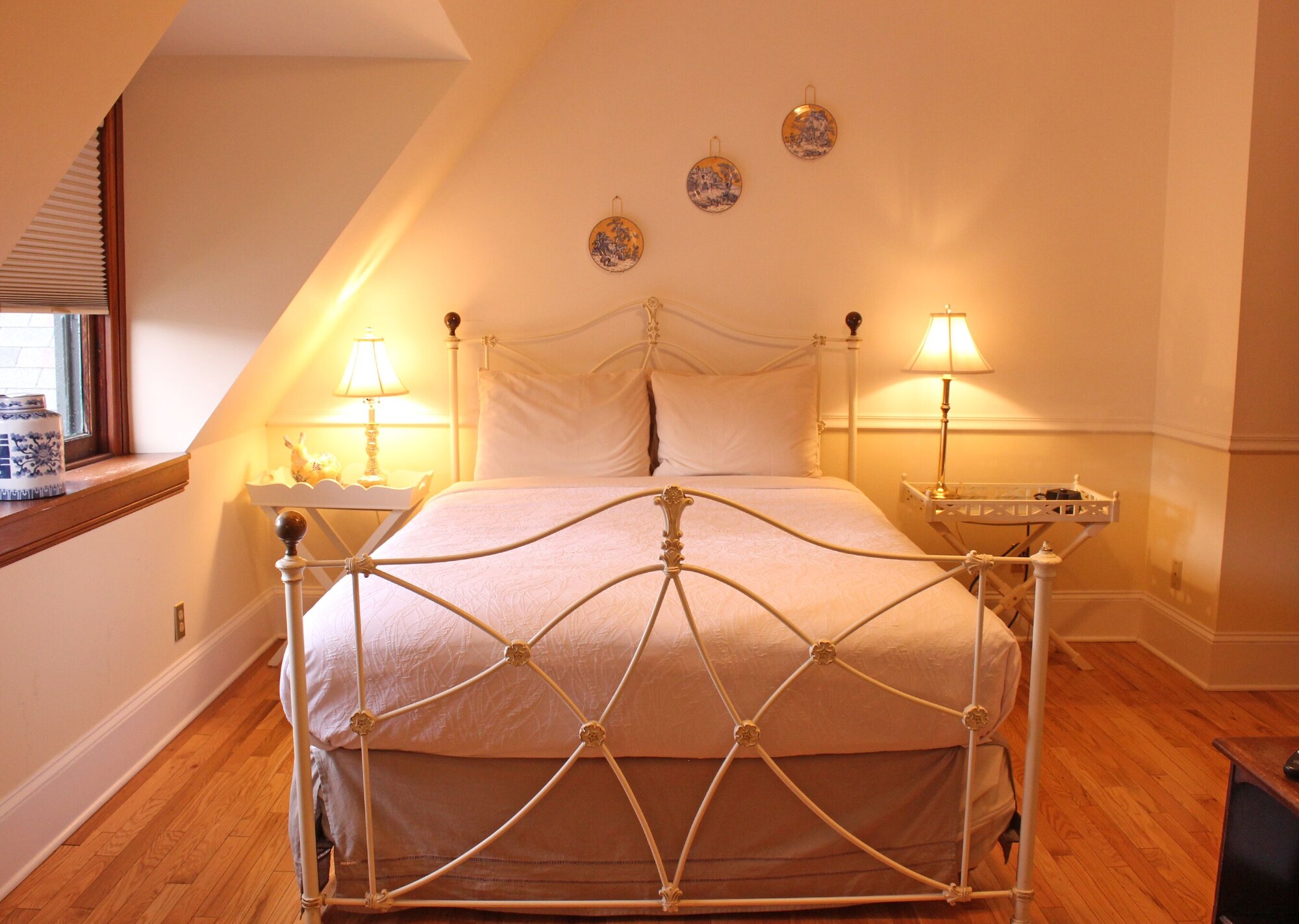 Turret, 1 Queen and 1 Single Bed