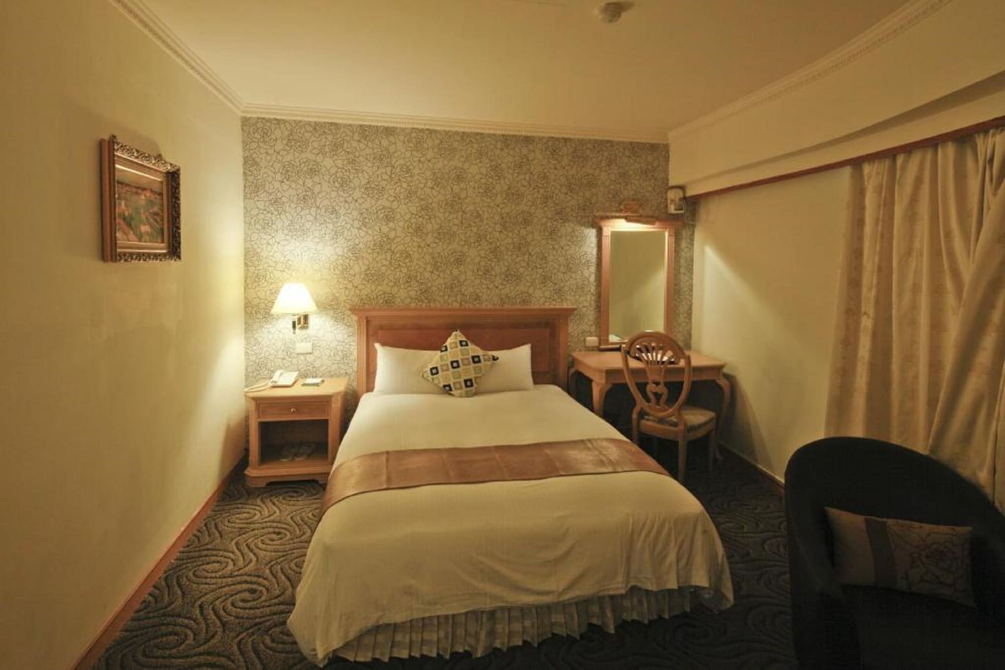 DELUXE, DOUBLE BED