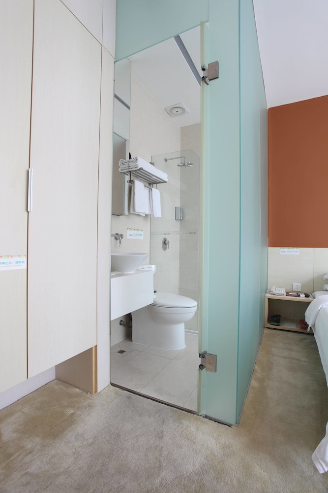 Colour Inn Shenzhen Dongmen Branch 66/66