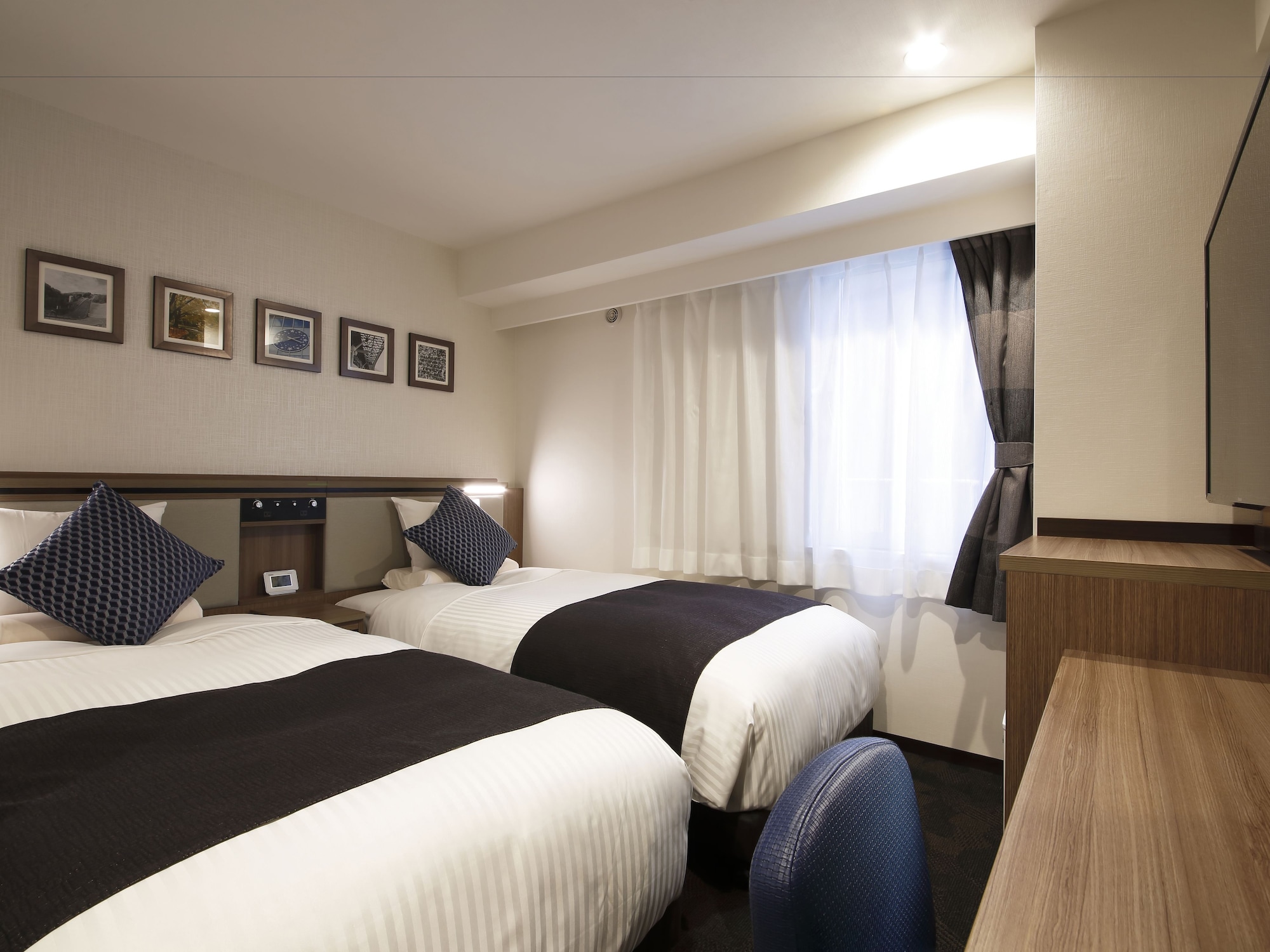 STANDARD, TWIN BEDS, SMOKING