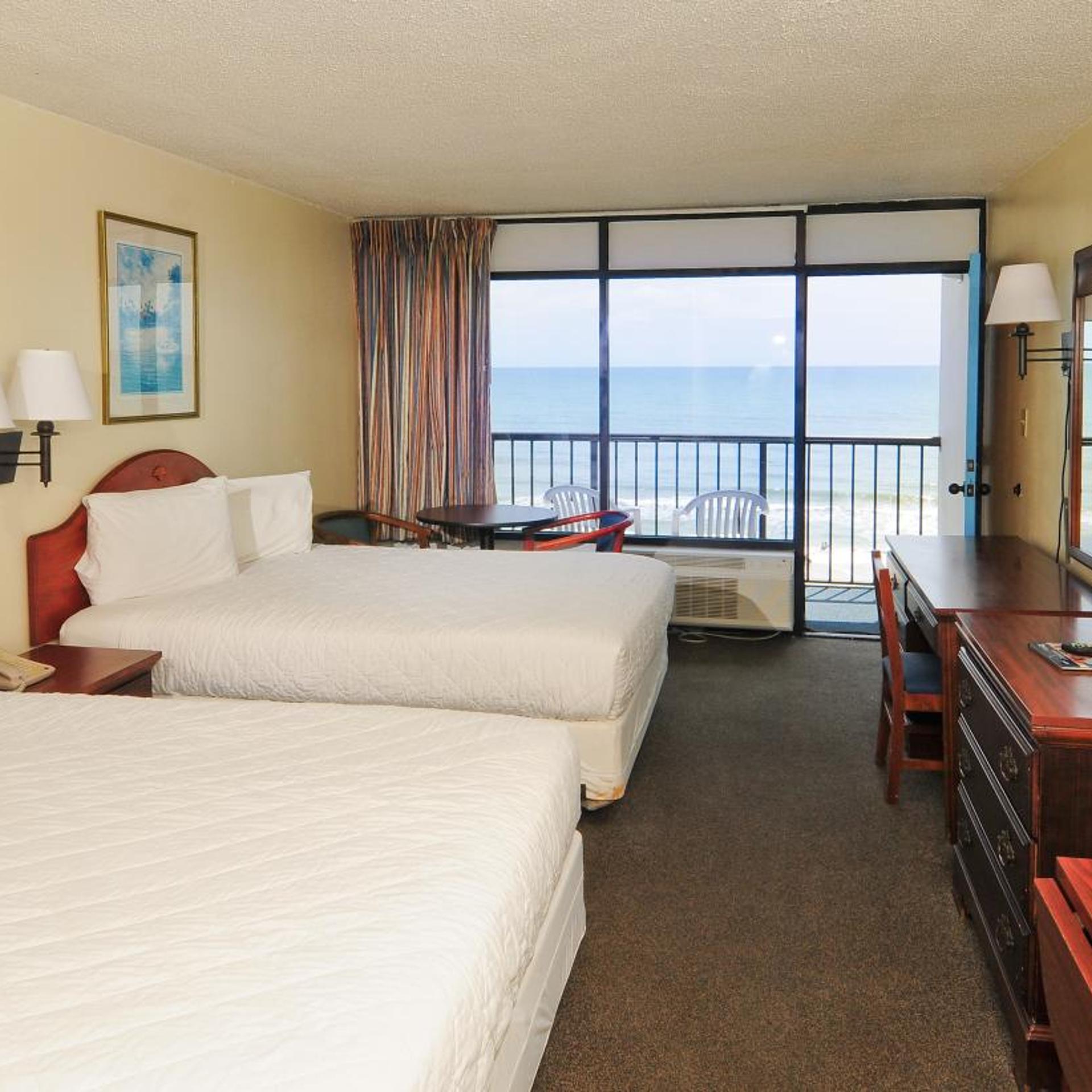 Efficiency, 2 Rooms, Suite, 3 Queen Beds, Ocean Front