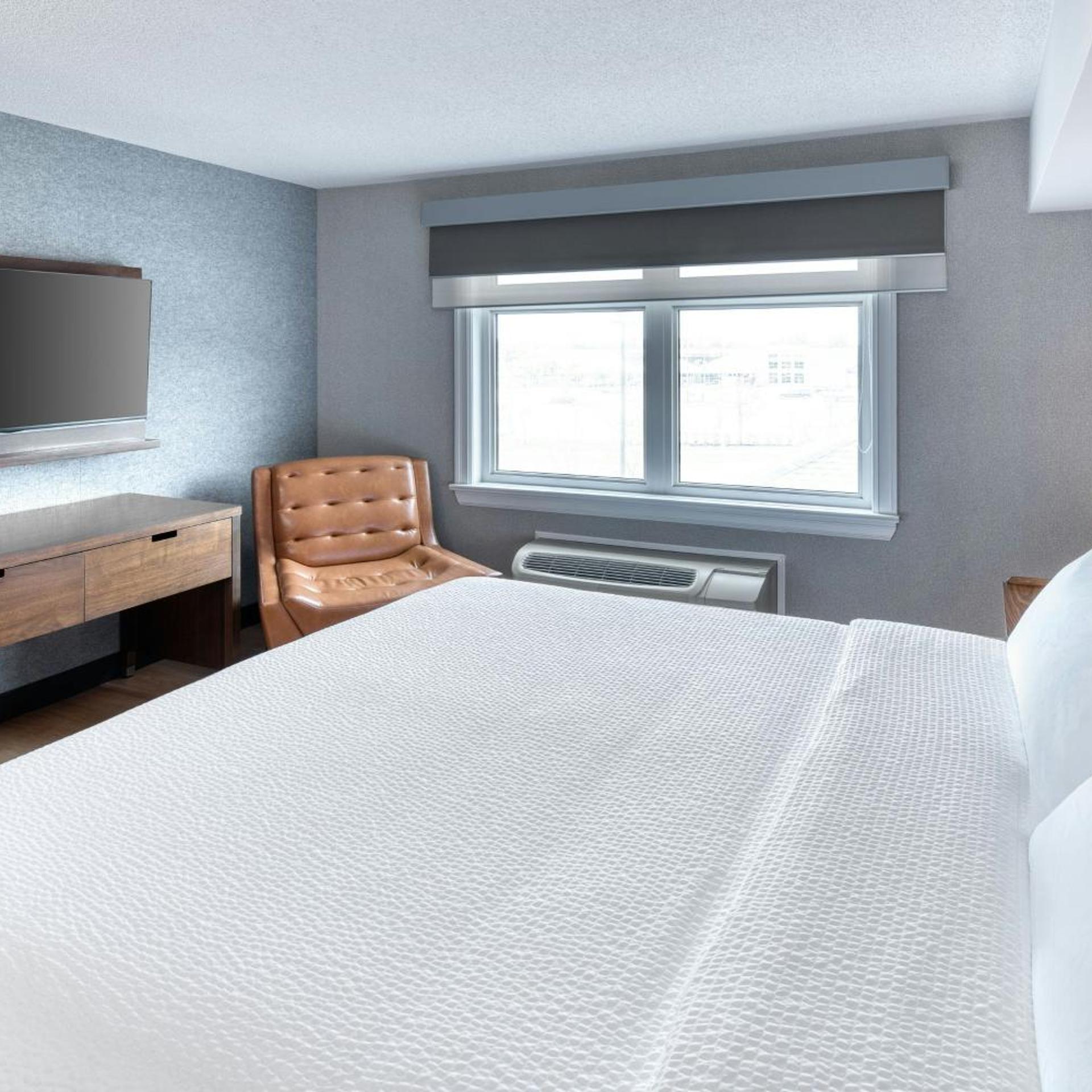 1 Bedroom, Suite, King Bed, Sofa, Jetted Tub, Next to Elevator