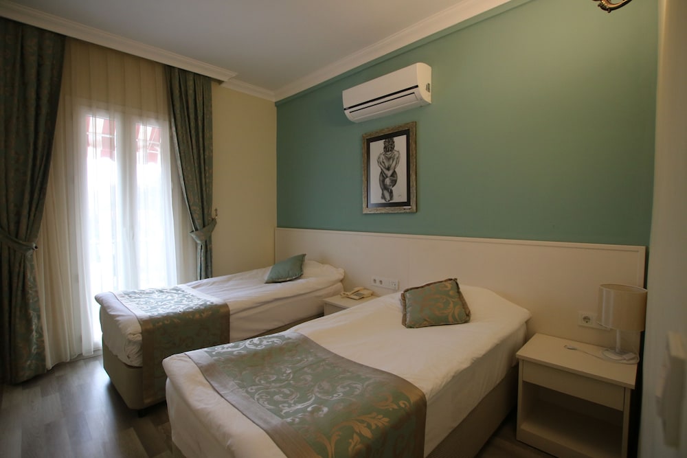 Artemis Hotel 27/69