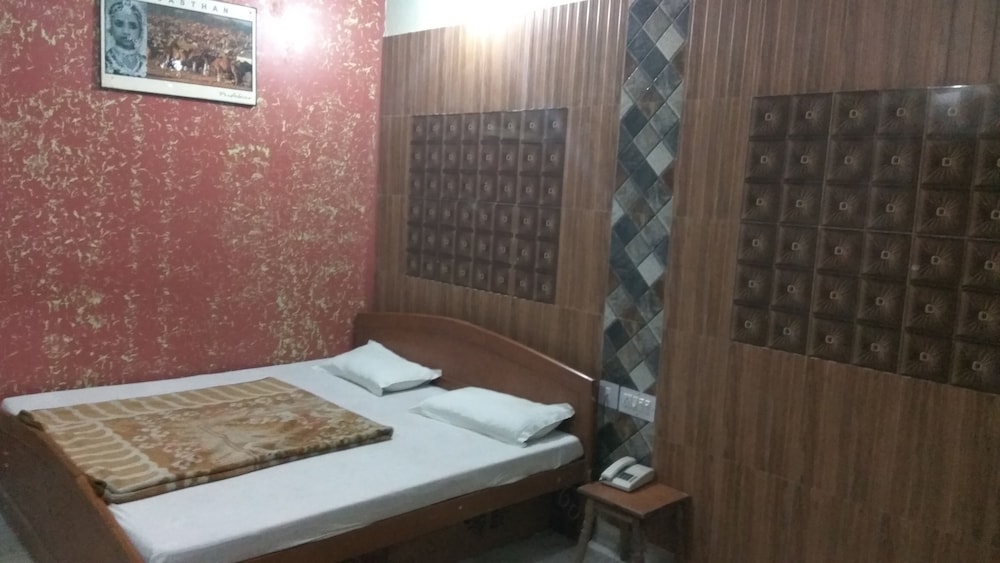 Hotel Ganga Kripa 31/37