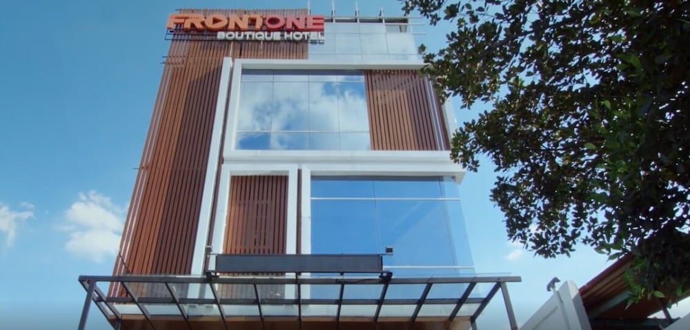 Front One Boutique Tugu Muda Semarang 3/25