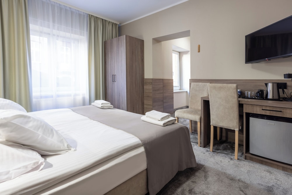 Maksymilian Hotel 11/70