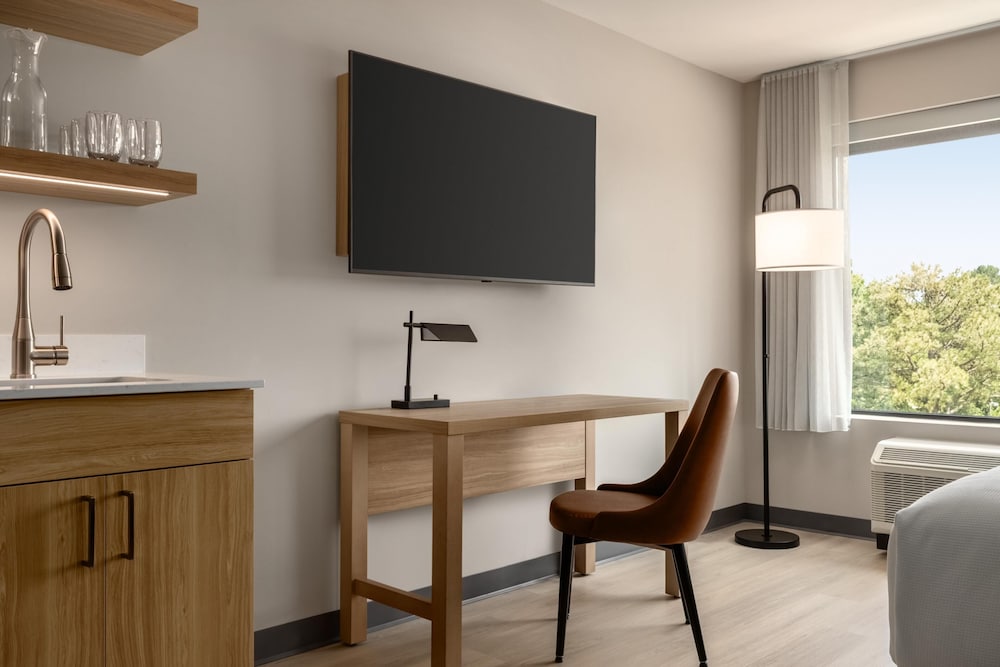 Hyatt Studios Chesapeake 34/44