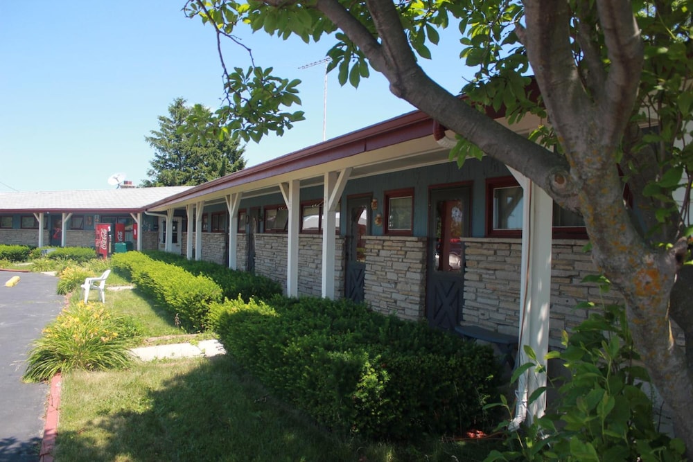 Wisconsin-Aire Motel By OYO Random Lake image