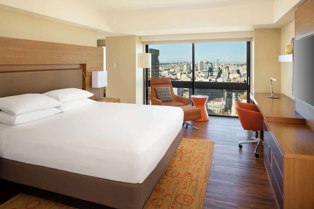 ROOM, KING BED, CITY VIEW