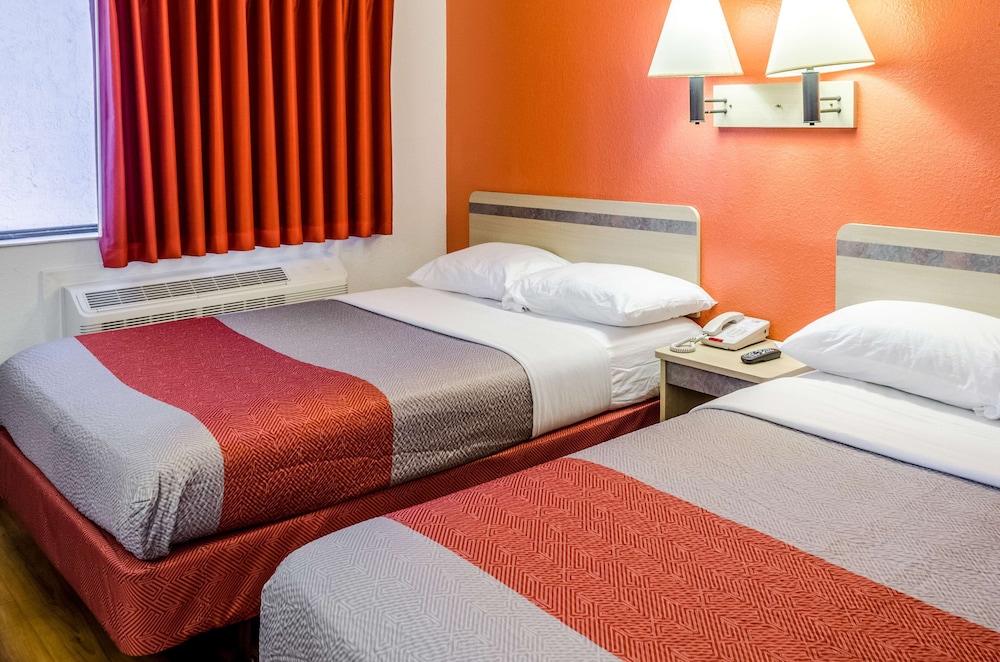 STANDARD, 2 DOUBLE BEDS