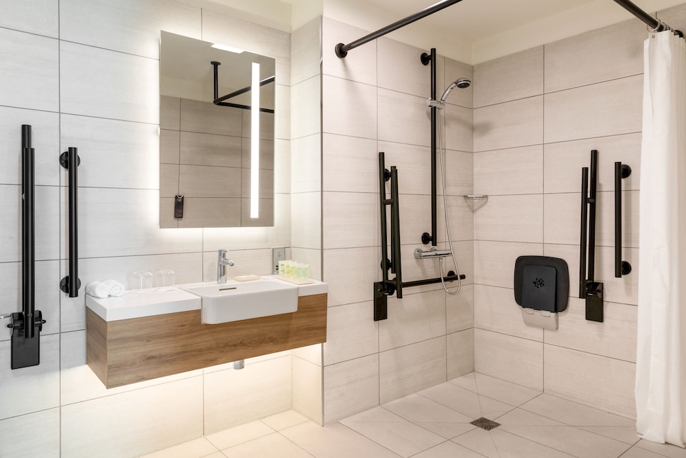 Courtyard by Marriott Glasgow SEC 50/50