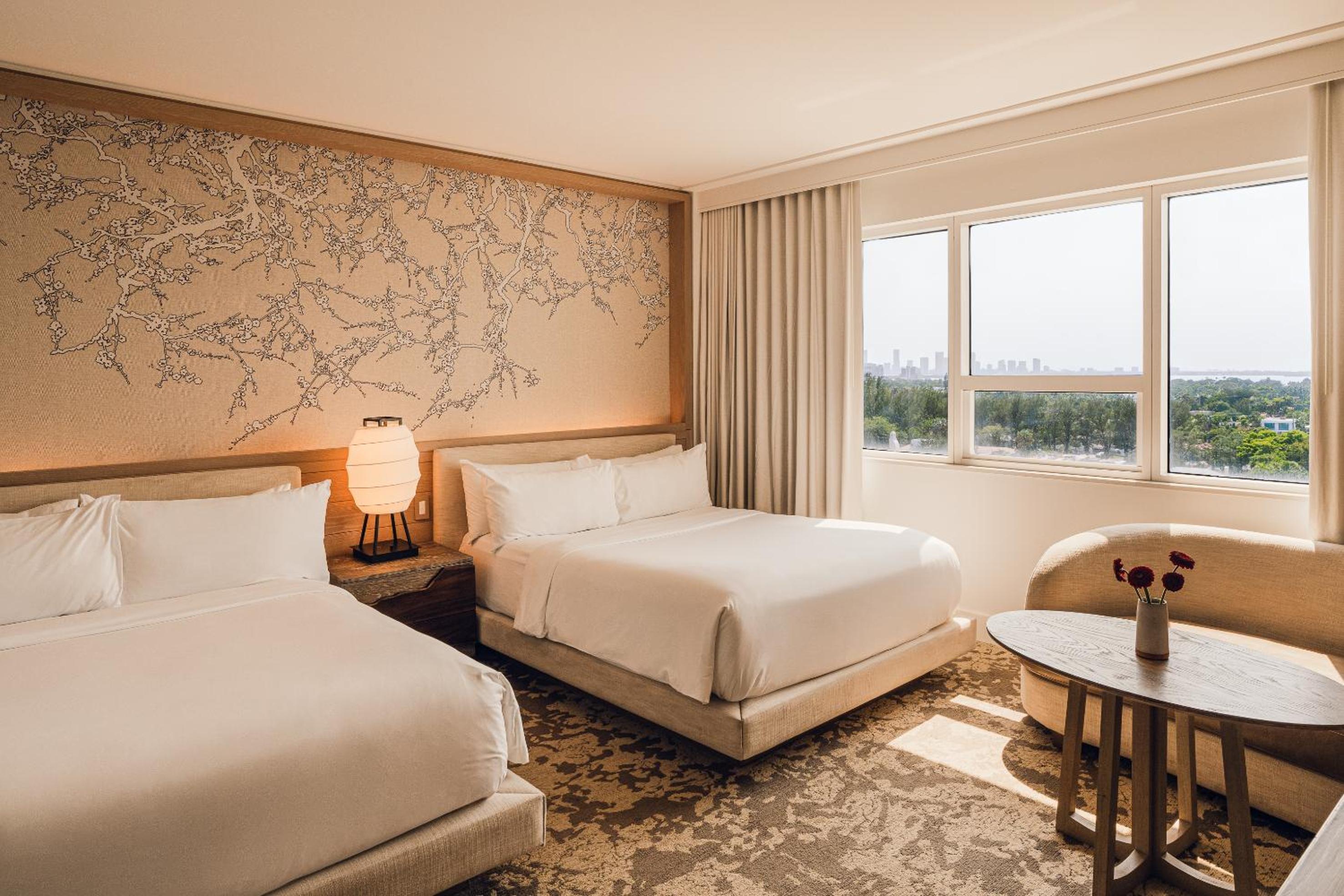 Deluxe, 2 Queen Beds, Bay View