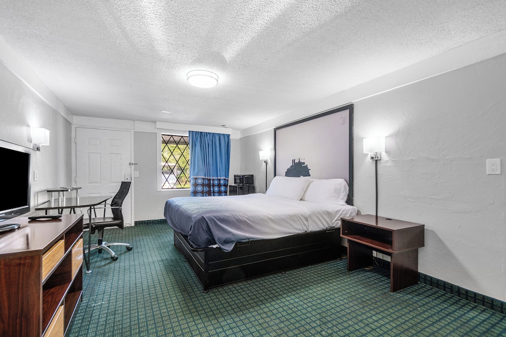 غرفة بسرير كينج، Super 8 By Wyndham Lantana West Palm Beach 5/10