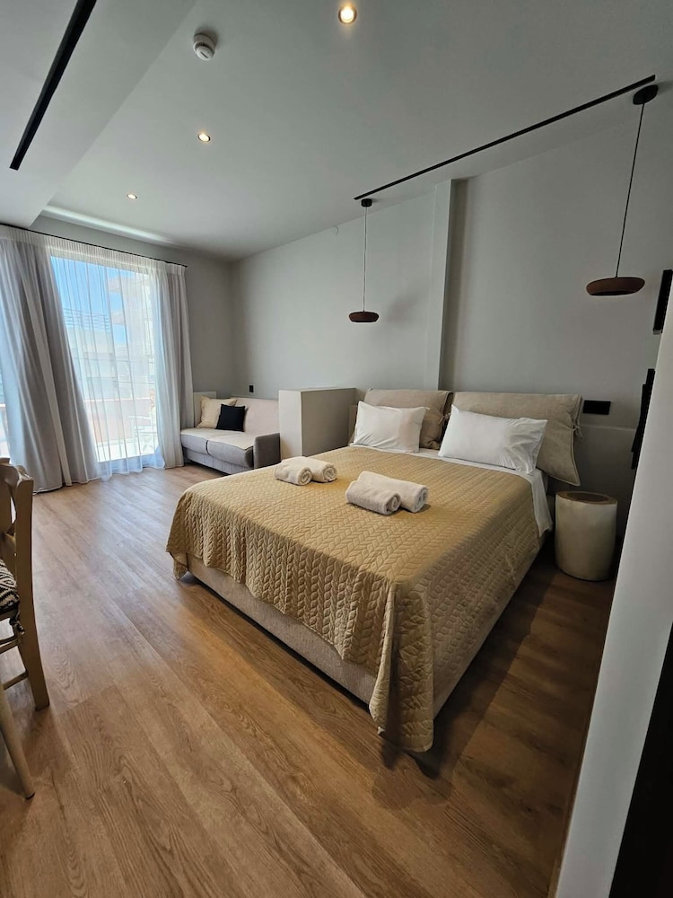 Candia Suites And Rooms 14/49
