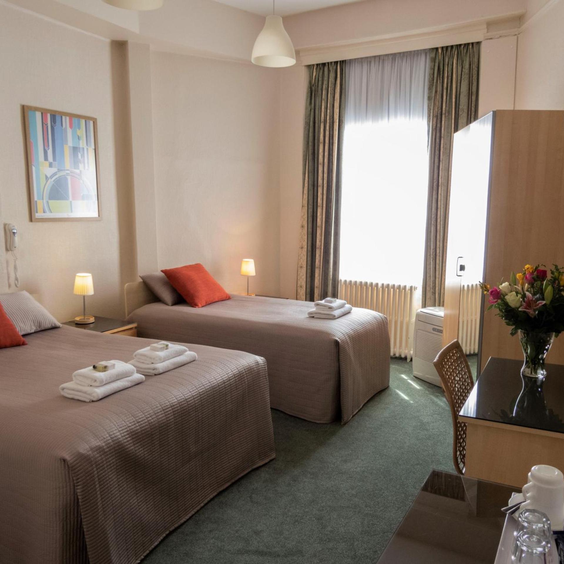 Room, Triple