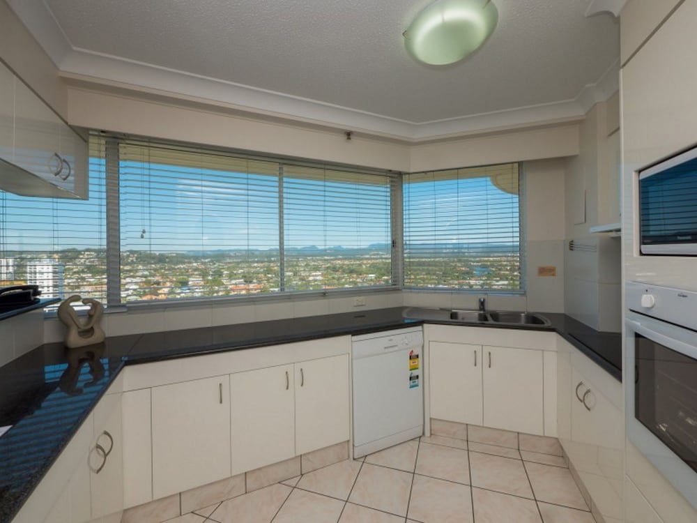 Burleigh Surf Apartments 37/77