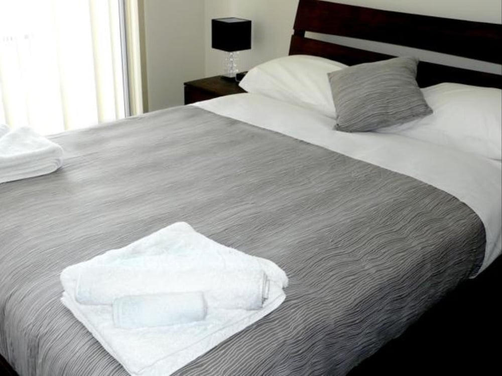 Direct Hotels Monterey Moranbah 12/28