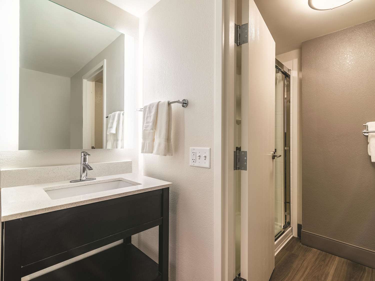 La Quinta Inn And Suites By Wyndham Salem Nh 37/42