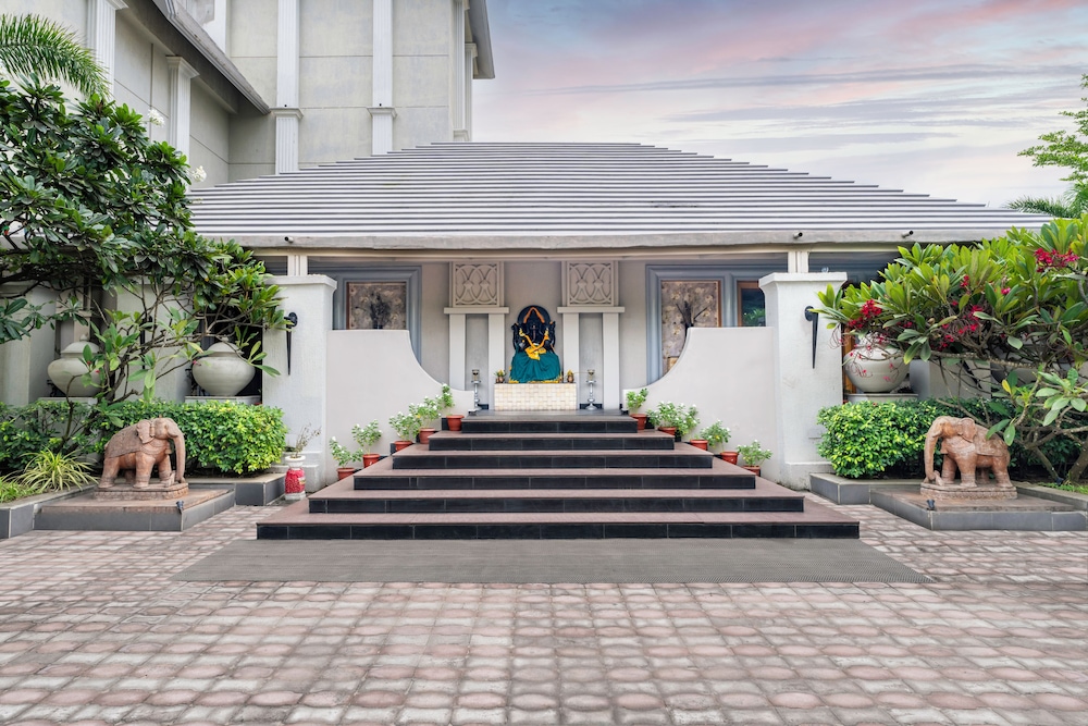 Pramod Convention & Beach Resort 5/46