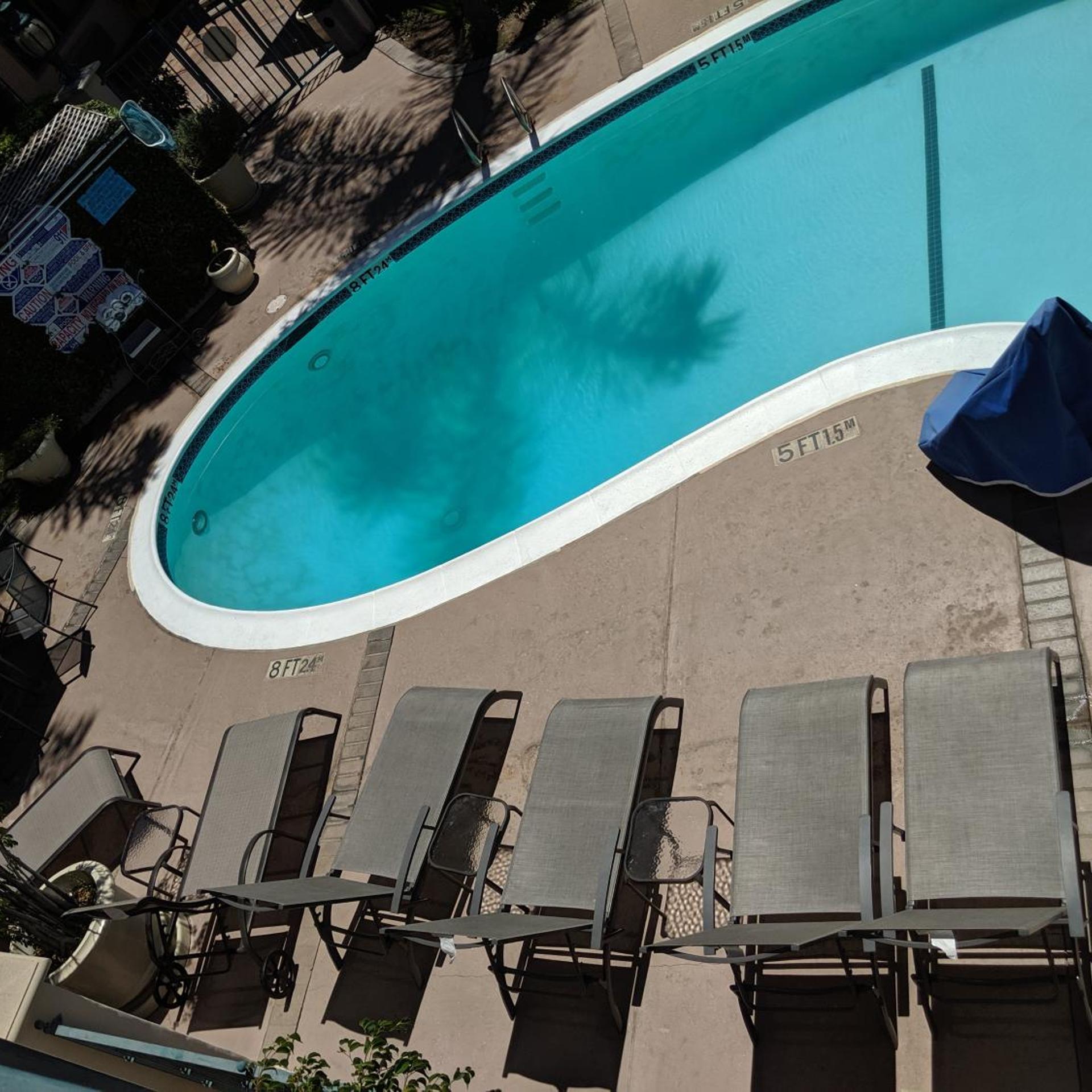 Tarzana Inn 15/22