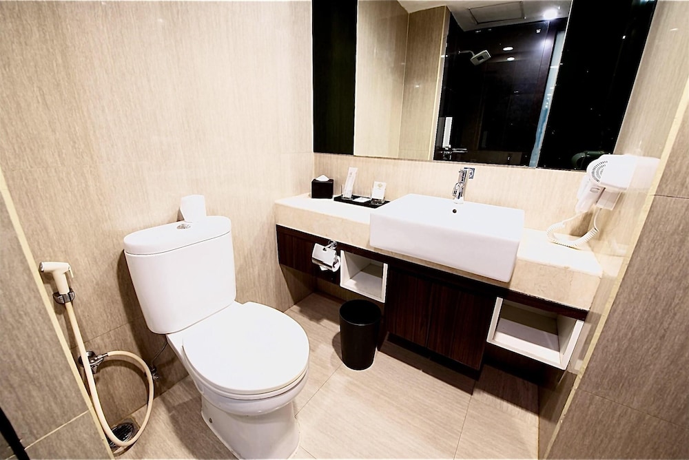 Horu Hotel Mangga Dua (formerly Hotel Neo Mangga Dua) 34/35