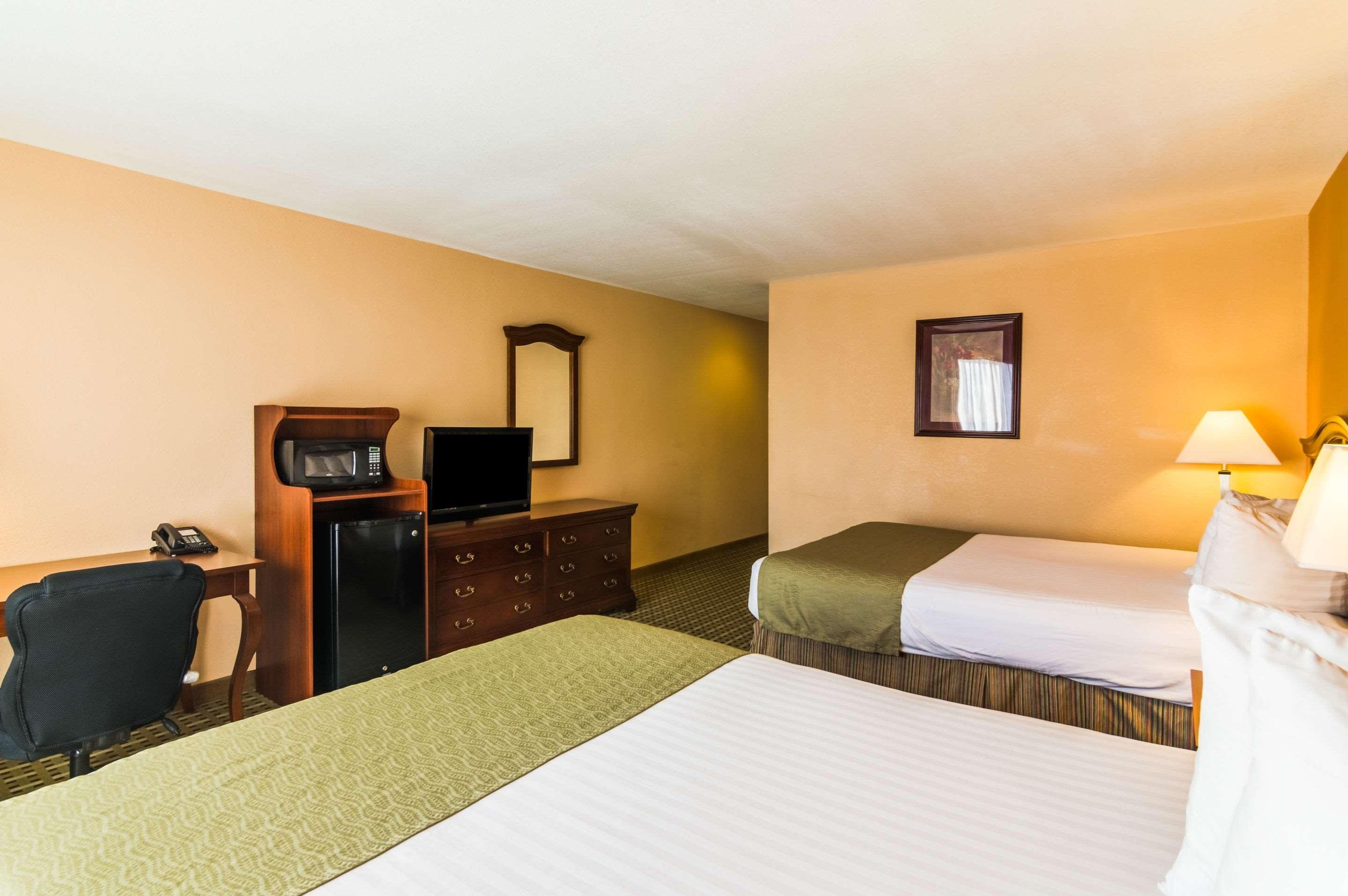 UPGRADE, 2 QUEEN BEDS
