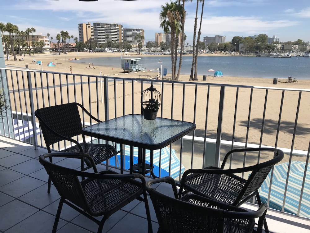 Foghorn Harbor Inn 40/55