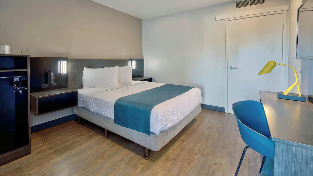 Motel6 Palmdale, CA 32/60