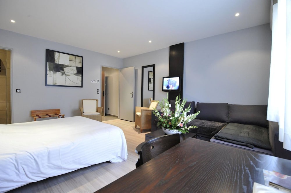 COTTAGE HOTEL 18/50