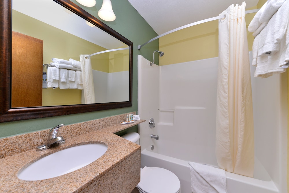 Quality Inn and Suites Elko 7/36