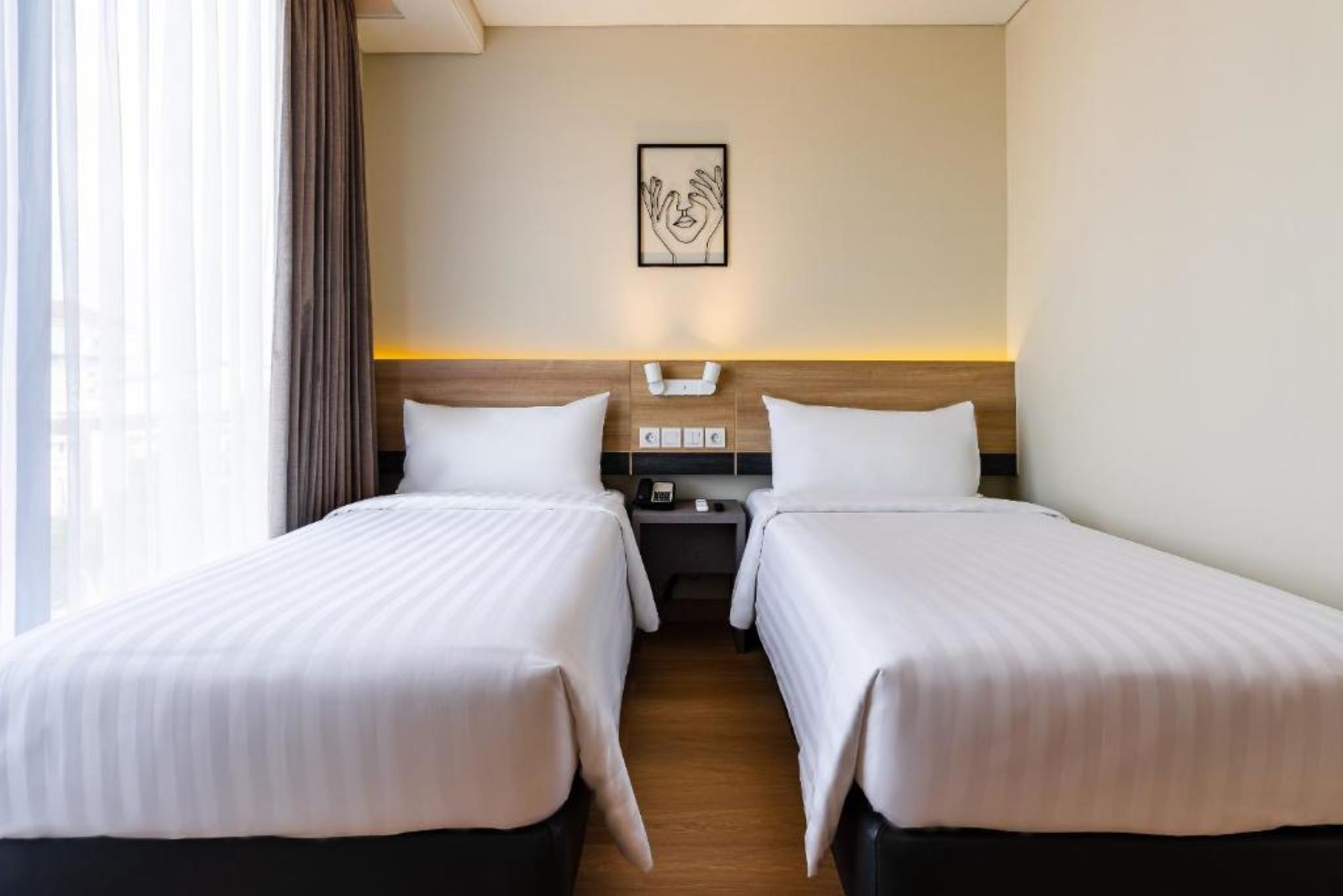 Superior, Twin Beds, Quest Prime Pemuda - Semarang 2/4