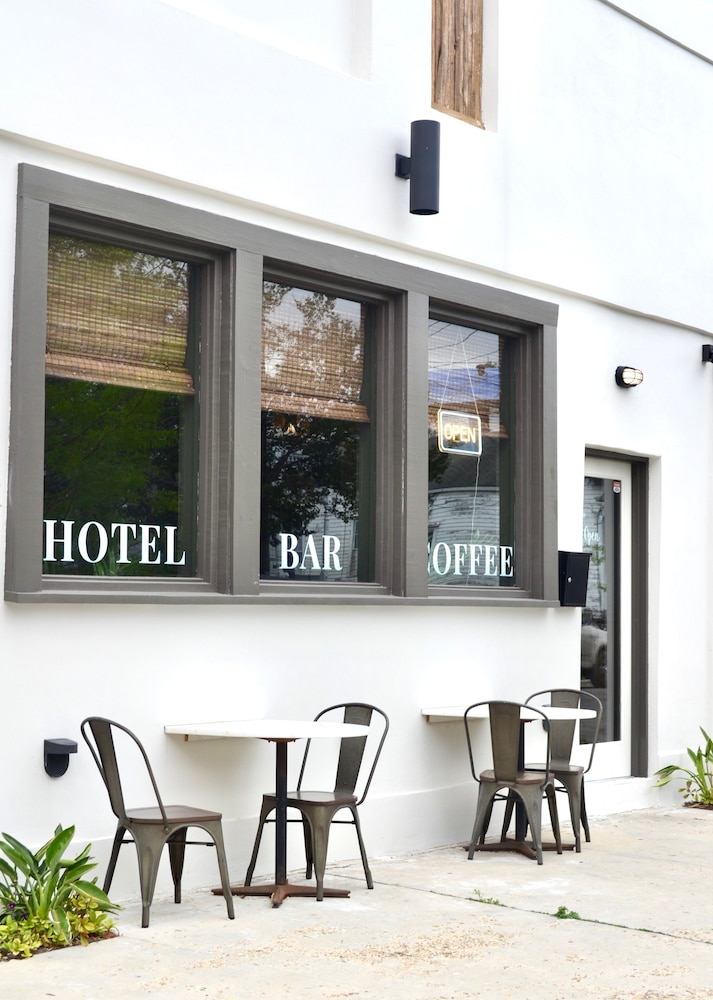 Marsh Hotel 19/24