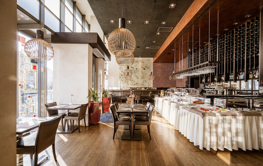 restaurant cafeteria